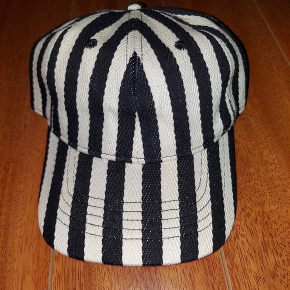 Time and Tru Accessories - Blk/Wht Stripe Herringbone